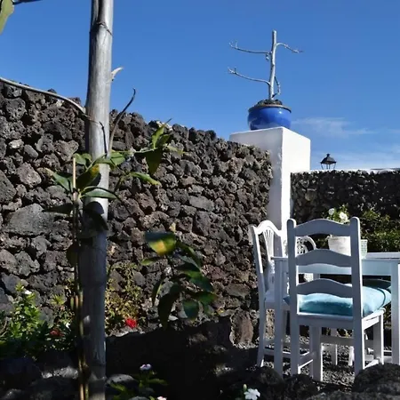 Lavastein Yazmina Mit Schoenem Garten Yaiza (Lanzarote)