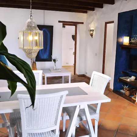 Lavastein Yazmina Mit Schoenem Garten Holiday home *