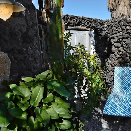 Lavastein Yazmina Mit Schoenem Garten Holiday home