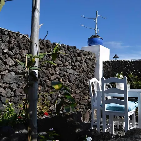 Lavastein Yazmina Mit Schoenem Garten * Yaiza (Lanzarote)