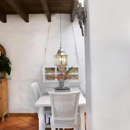 Lavastein Yazmina Mit Schoenem Garten Holiday home